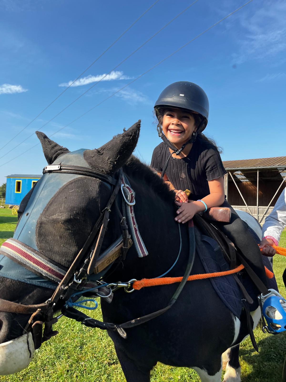 Une jeune fille avec son cheval